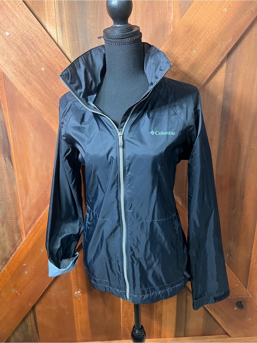 Columbia Women's switchback II Navy Lightweight Rain Jacket w/ packable hood - Picture 3 of 9